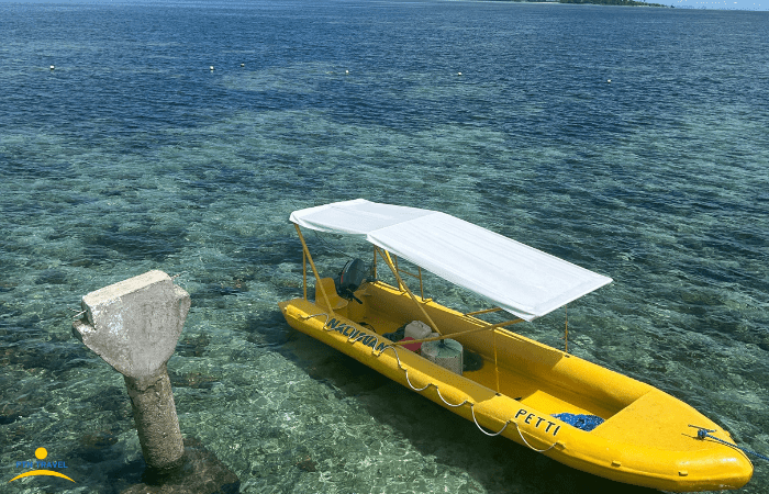 ナルスアン島にある船