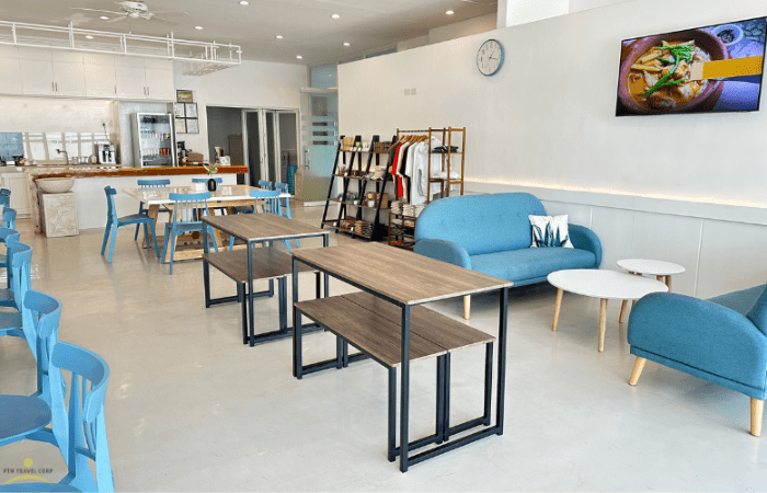 催行会社のカフェ