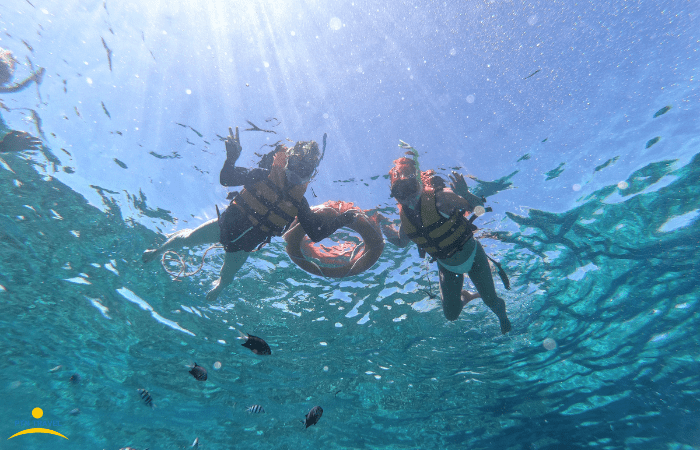 ヒルトゥガン島でシュノーケリング