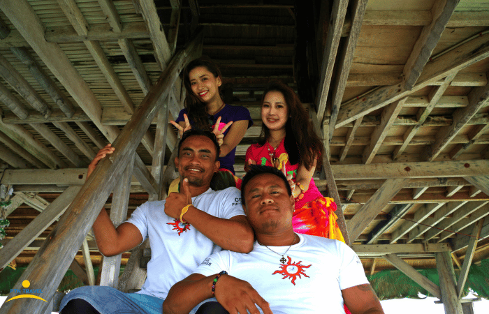 現地の人との写真