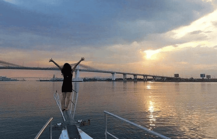 サンセットクルージングをしている様子