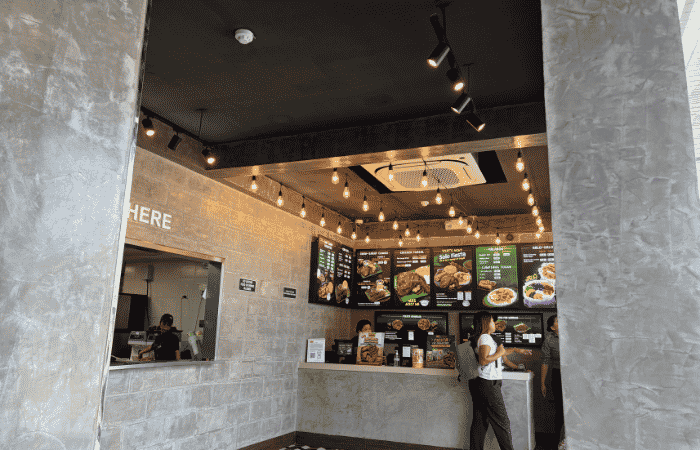 マンイナサル　店内