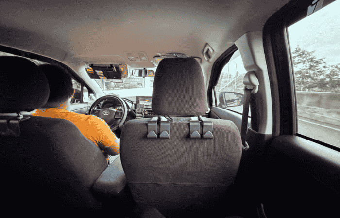 タクシー車内
